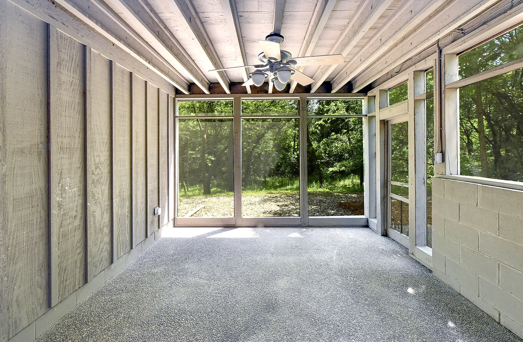 24035 Yellowstonr Trail Screened Area MLS.jpg