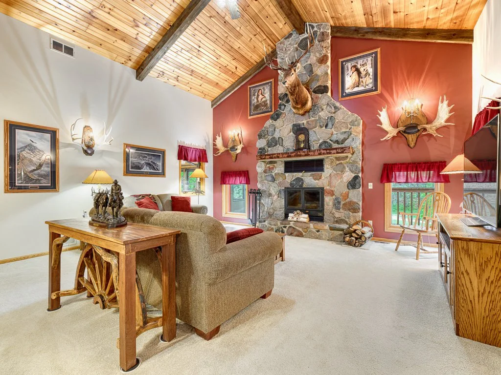 4 - Living Room.jpg