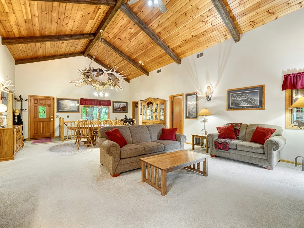 5 - Living Room.jpg