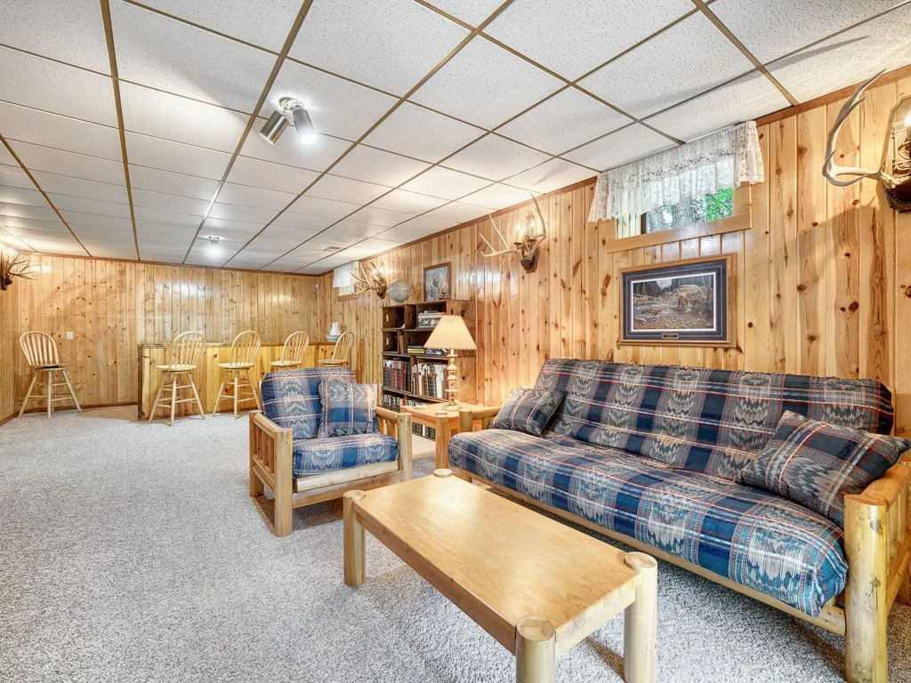 20 - Family Room.jpg