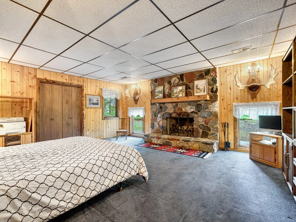 22 - Bedroom.jpg