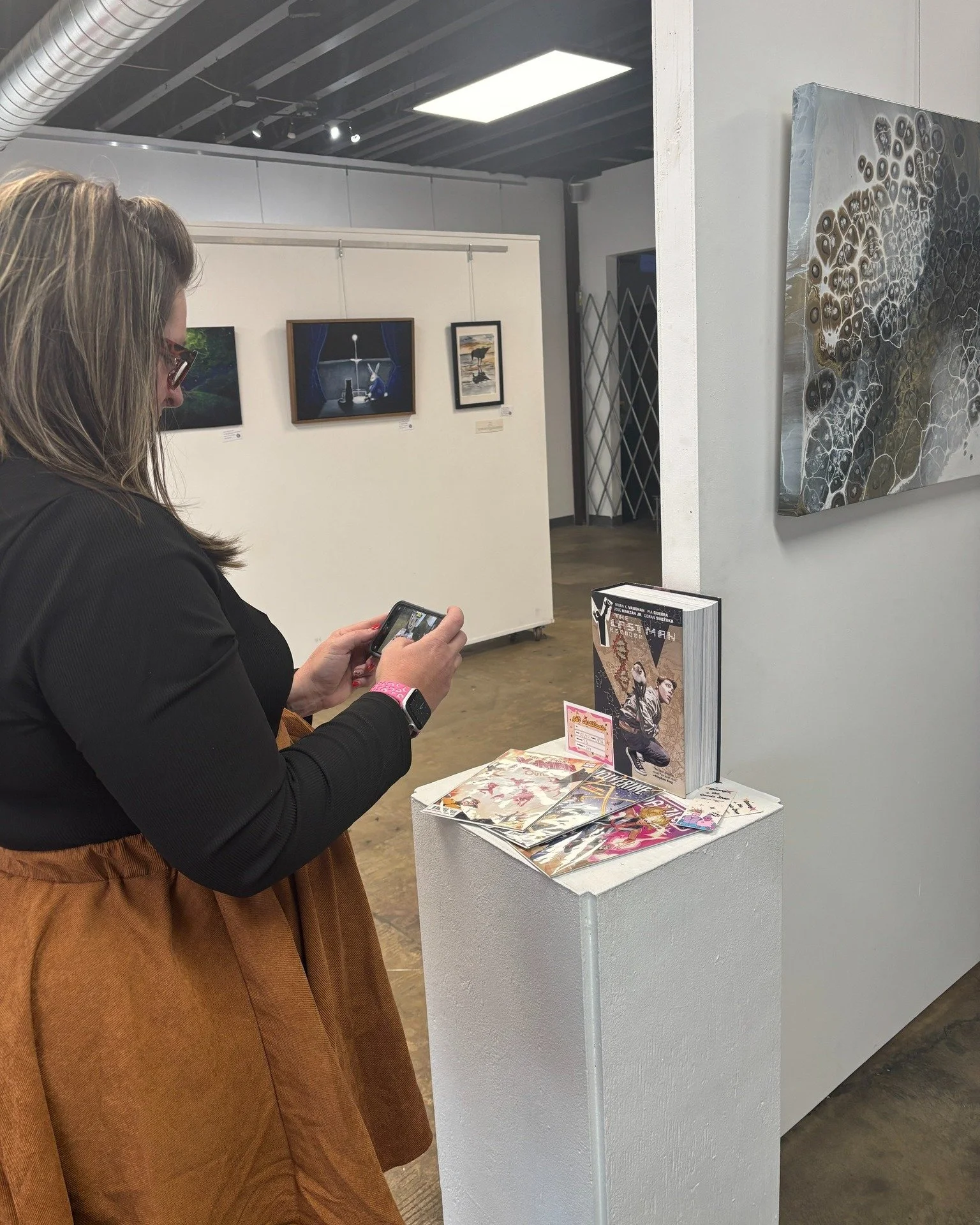 The countdown is on! We&rsquo;re snapping pics of the incredible silent auction items for this year&rsquo;s 40 West Arts Gala (FRIDAY!) 🎁🎨

Tickets are moving quick - get yours before they&rsquo;re gone!
And even if you can&rsquo;t attend, our auct