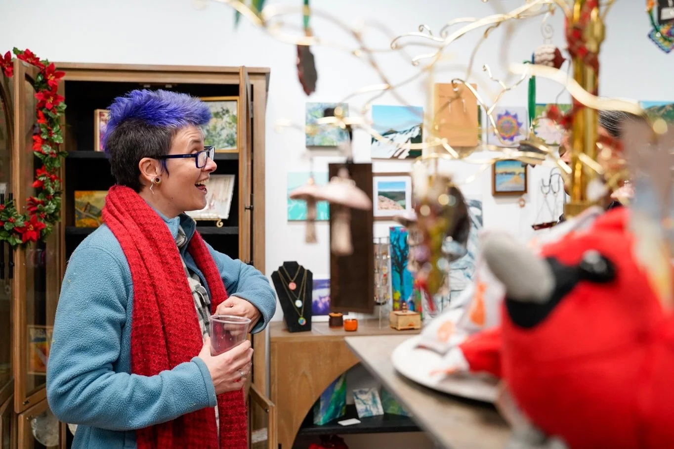 December First Friday = art, music, community and so much holiday spirit! 🎄✨ Did you make it out last Friday? 🧡