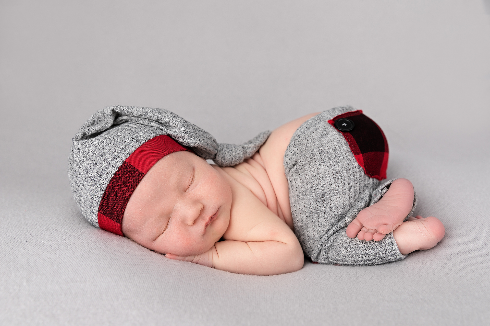 vancouver-newborn-photographer-boy-red.jpg