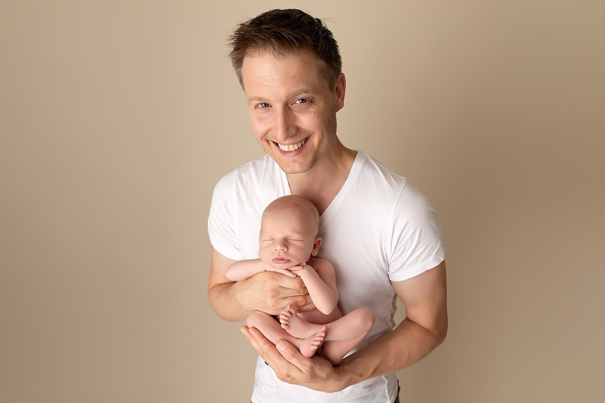 newborn-dad-baby-photography.jpg