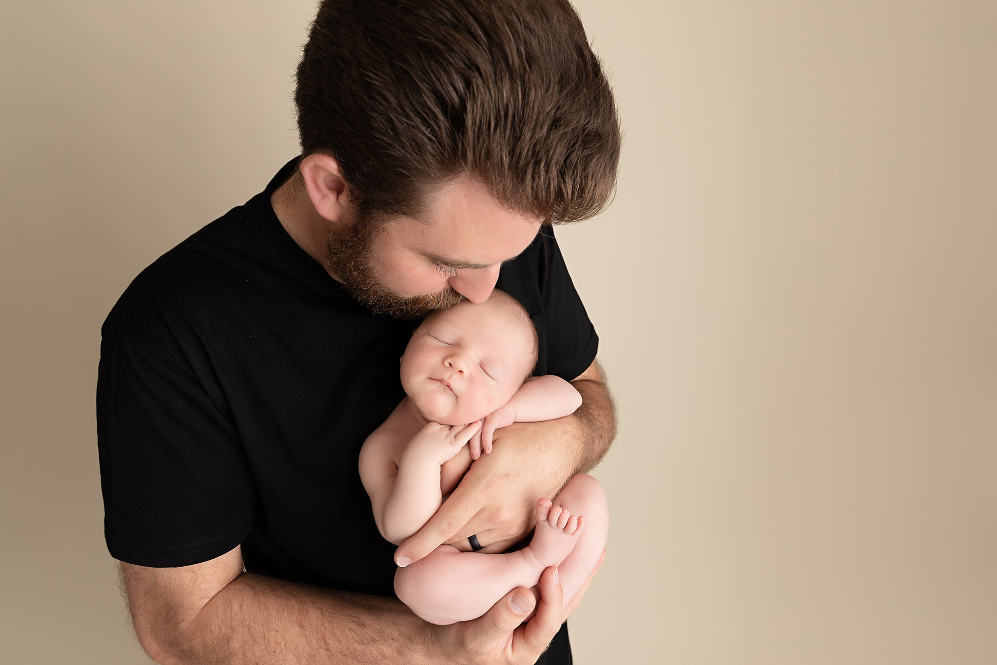 newborn-photographer-dad-baby-boy.jpg