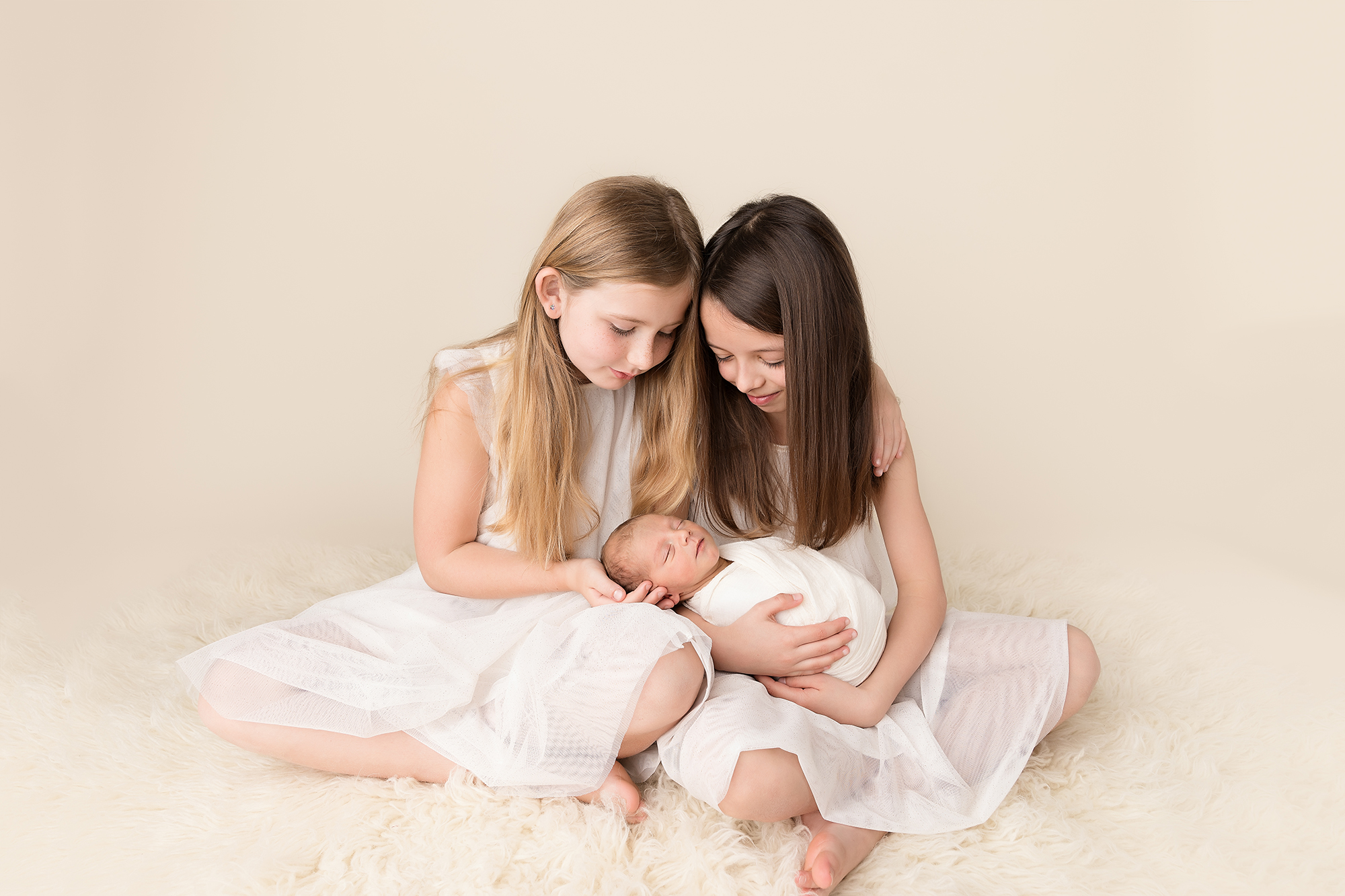 newborn-photographer-siblings-langley.jpg