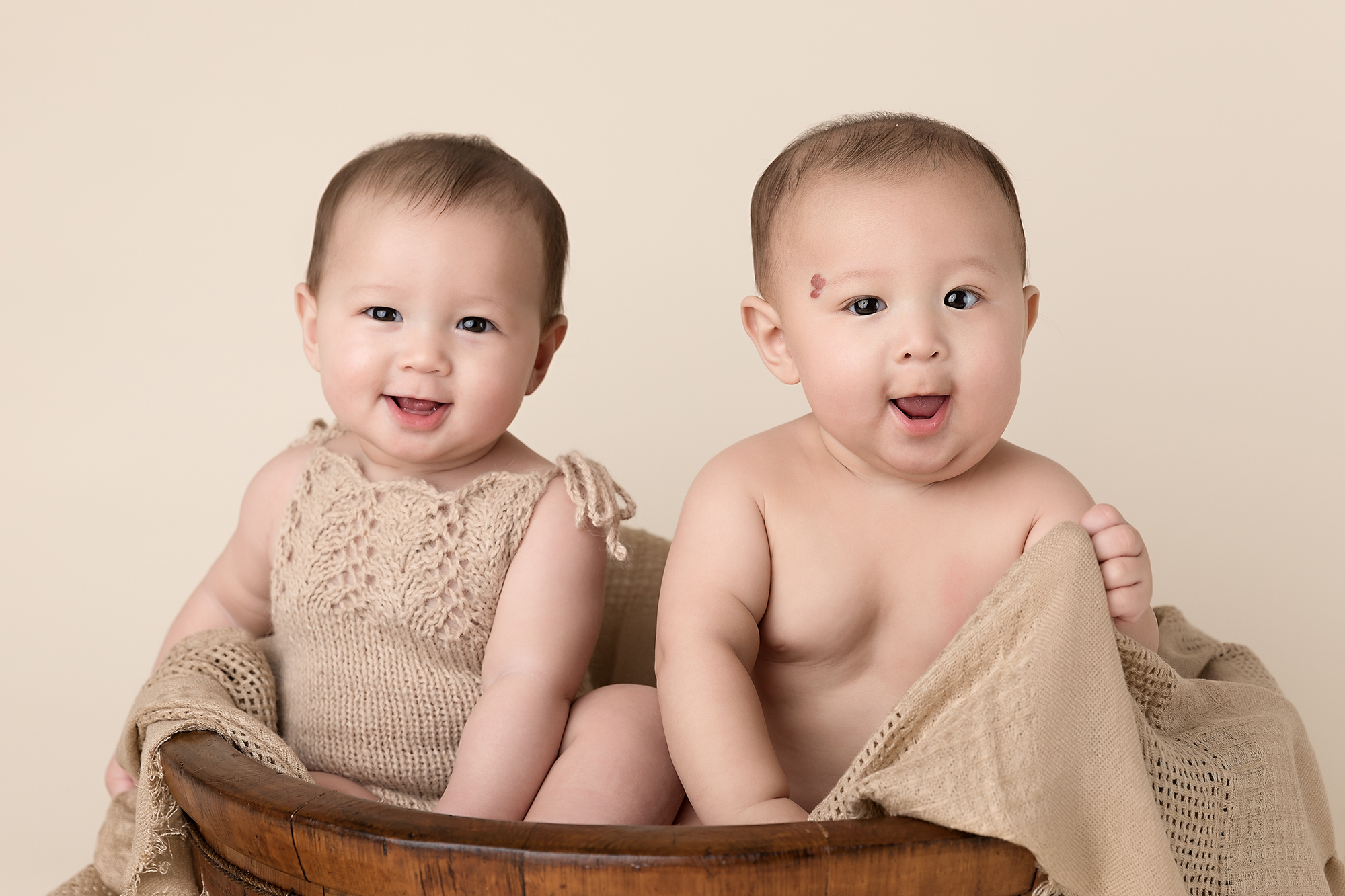 baby-photographer-twins-langley-vancouver.jpg