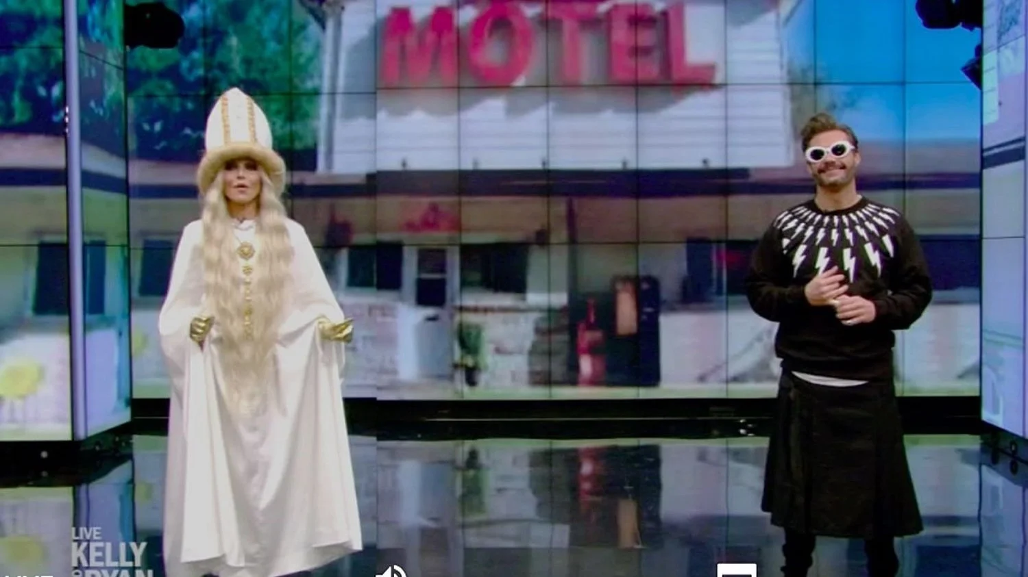 live-kelly-ryan-3-1f7653cb31494866ab80ae76e548ba61.jpg