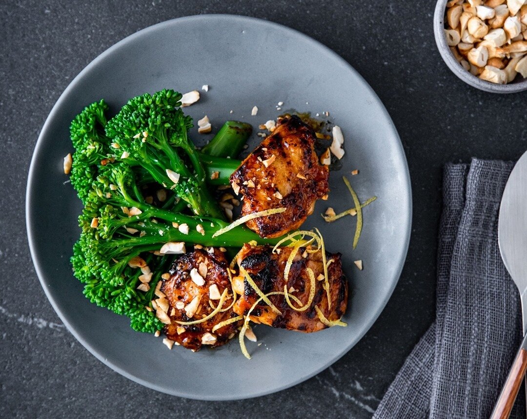 Sriracha Chicken Thighs With Broccolini 🐔🔥🥦⁠
⁠
Recipe link in bio ☝️⁠
⁠
⁠
#kilotrained #crossfitkilo2 #crossfit #iowacity #health #wellness #cooking #nutrition #foodmatters #chicken #thighs #broccolin #sriracha #spicy