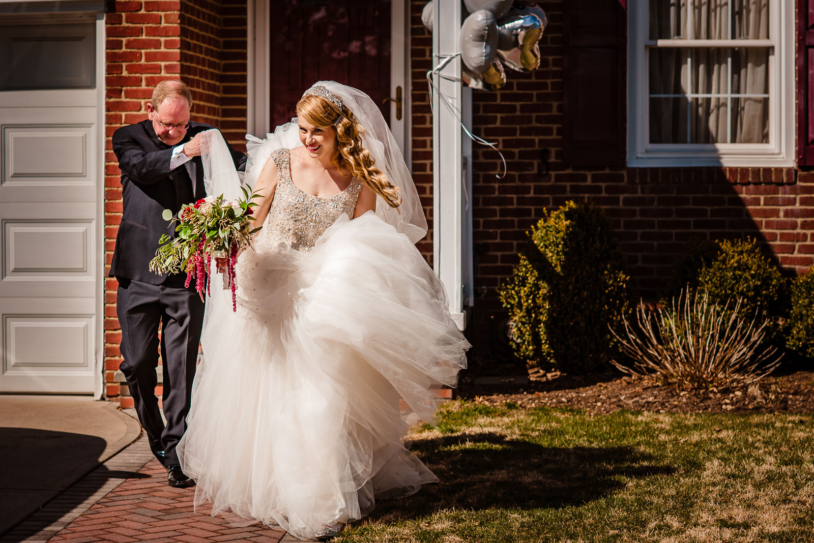 NYIT de Seversky Mansion Wedding bride and father leave their ho