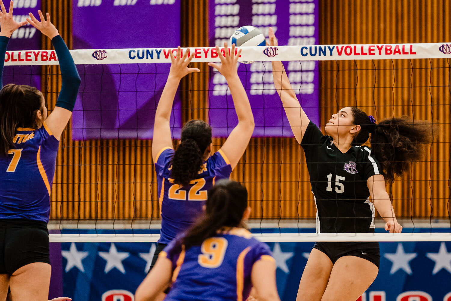 CCNY vs Hunter College in semi final game of CUNYAC Volleyball Championship