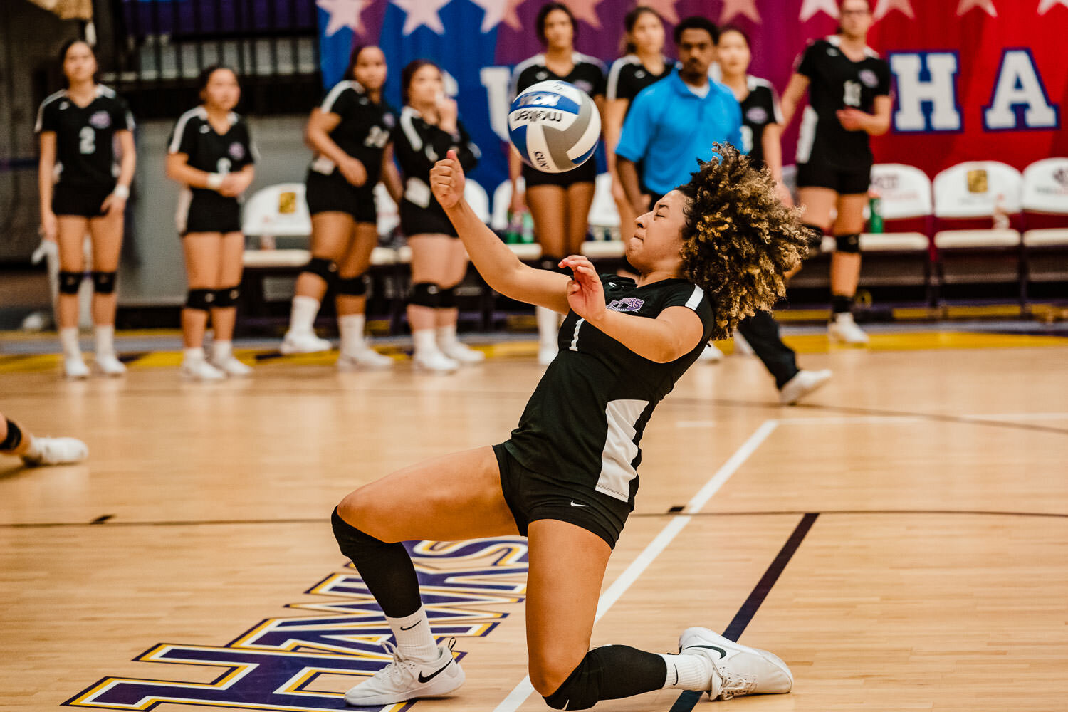 CCNY vs Hunter College in semi final game of CUNYAC Volleyball Championship