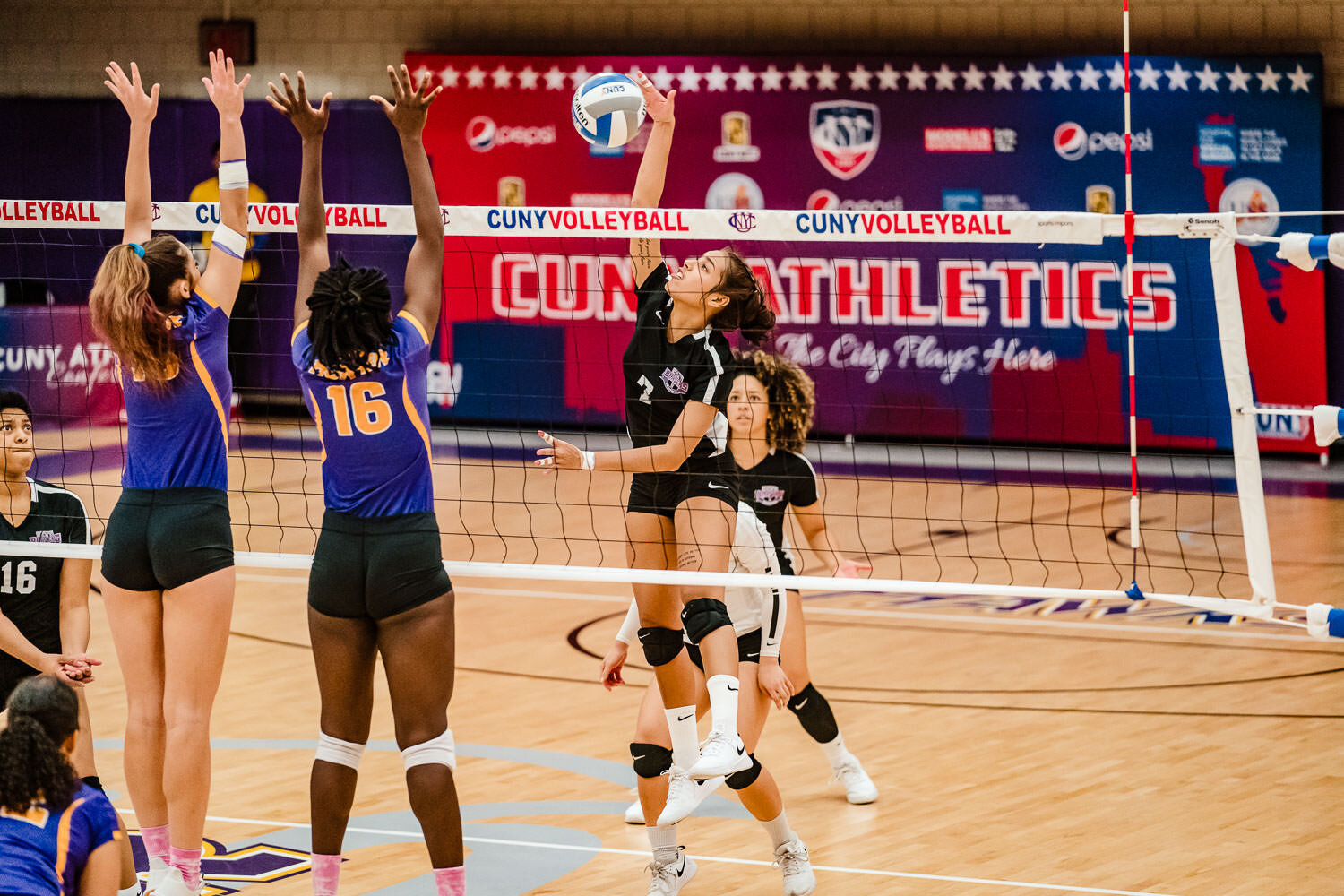 CCNY vs Hunter College in semi final game of CUNYAC Volleyball Championship