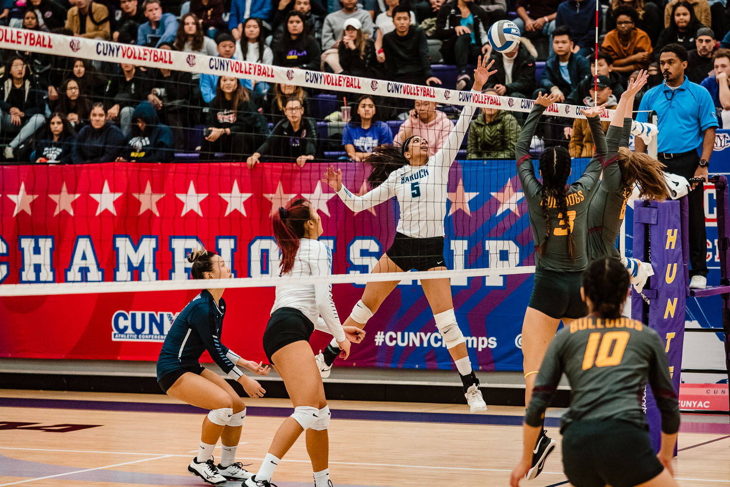 Baruch vs Brooklyn College in semi final game of CUNYAC Volleyball Championship