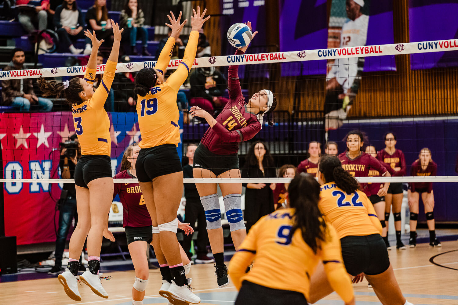 Hunter vs Brooklyn College final game of CUNYAC Volleyball Championship