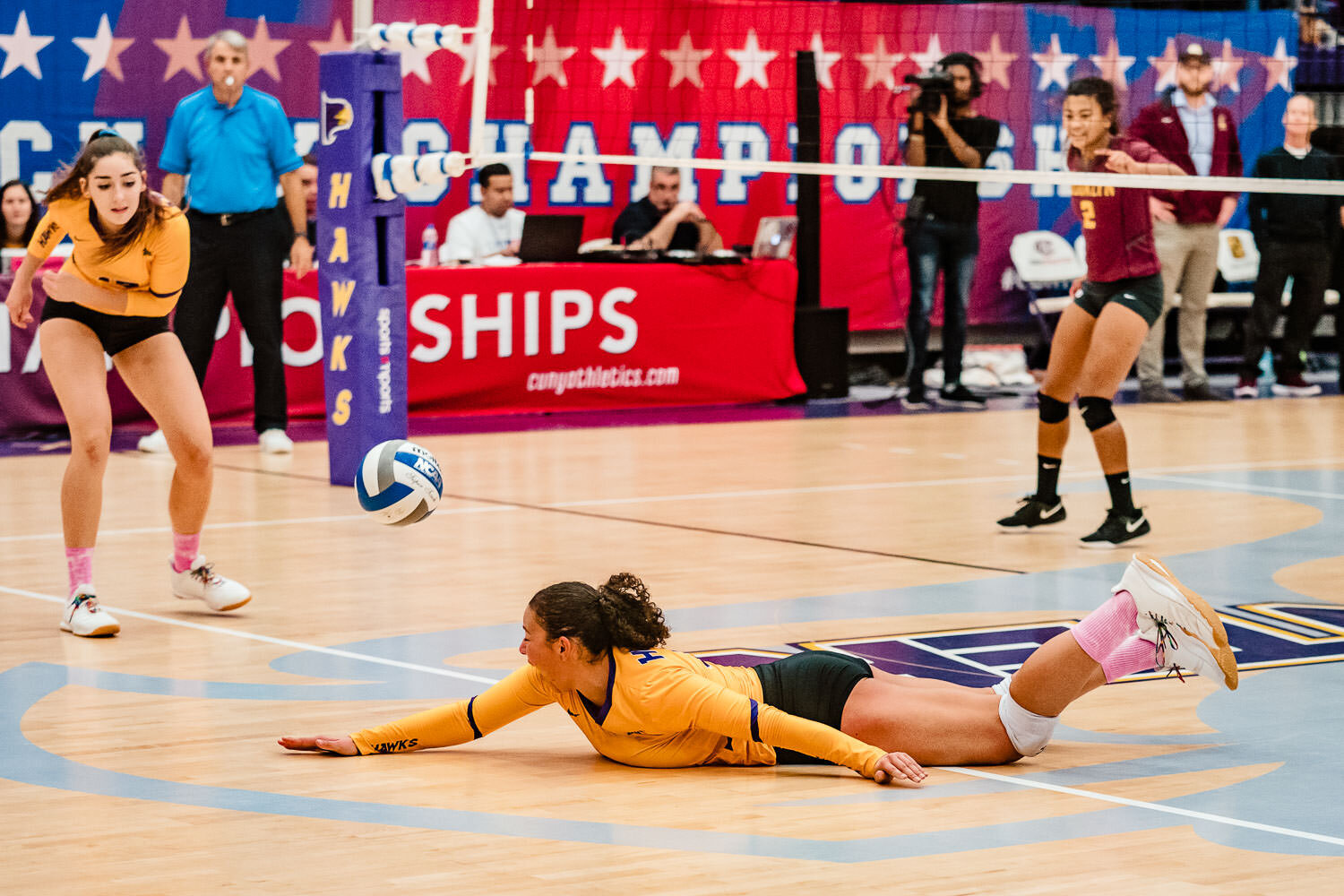 Hunter vs Brooklyn College final game of CUNYAC Volleyball Championship