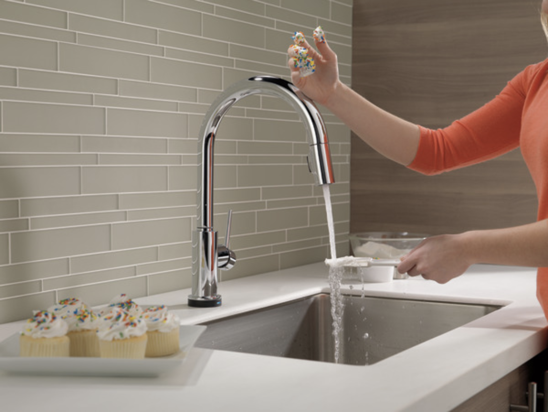 Create a mess-free kitchen with this touch sensor faucet. cook and bake your favorite treats with only the touch of your wrist.