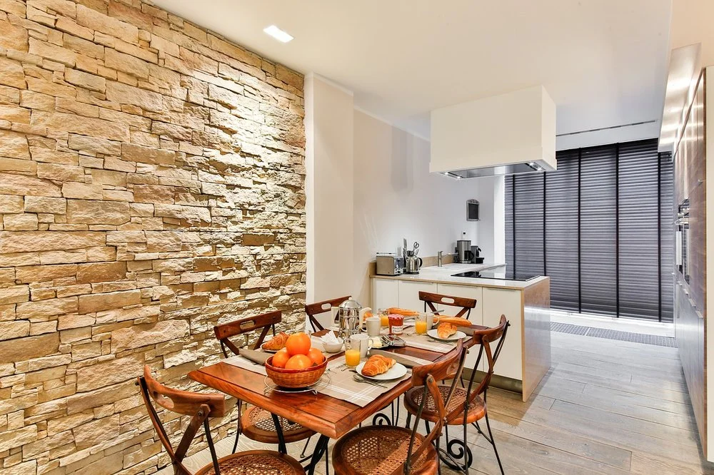 ISLAND RANGE HOODS ALLOW YOU TO HAVE A SPACE TO ENTERTAIN YOUR GUESTS AND SHOW OFF YOUR CHEF SKILLS.
