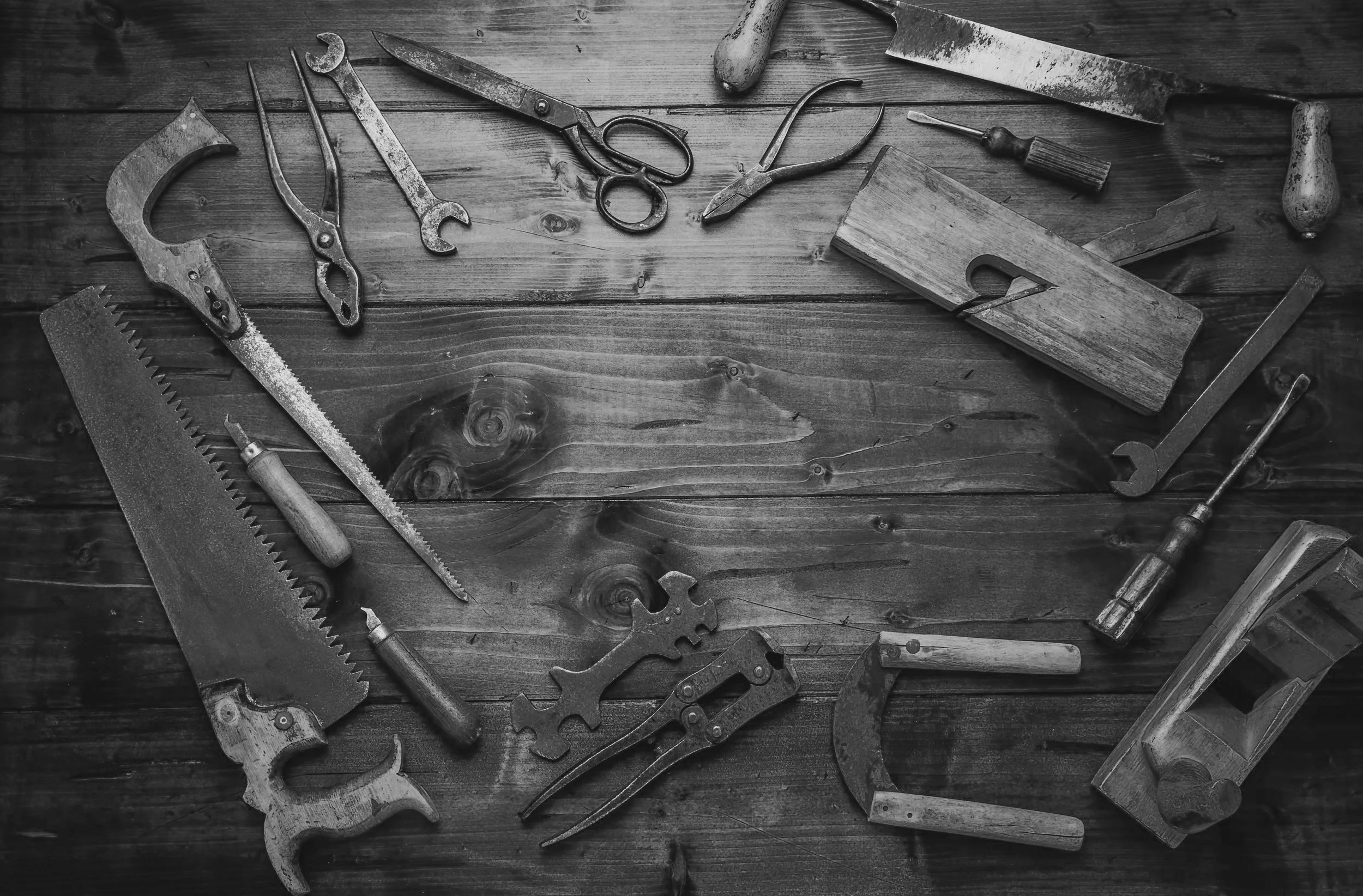 assortment-of-old-and-rusty-tools-in-workshop-in-v-2022-03-05-22-00-12-utc.jpg