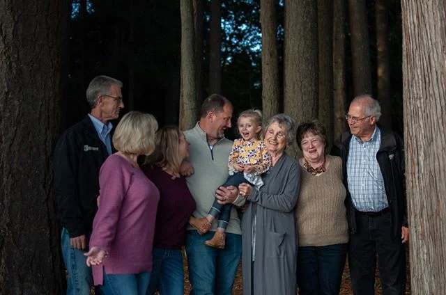 This sweet grandparent gallery is going out today! So much love right here- what a lucky (and adorable) little girl 😍⁠
.⁠
.⁠
.⁠
.⁠
#eugenefamilyphotographer #eugenefamilies #eugenefamilyphotography #thatsdarling #simplychildren #familyphotographer #