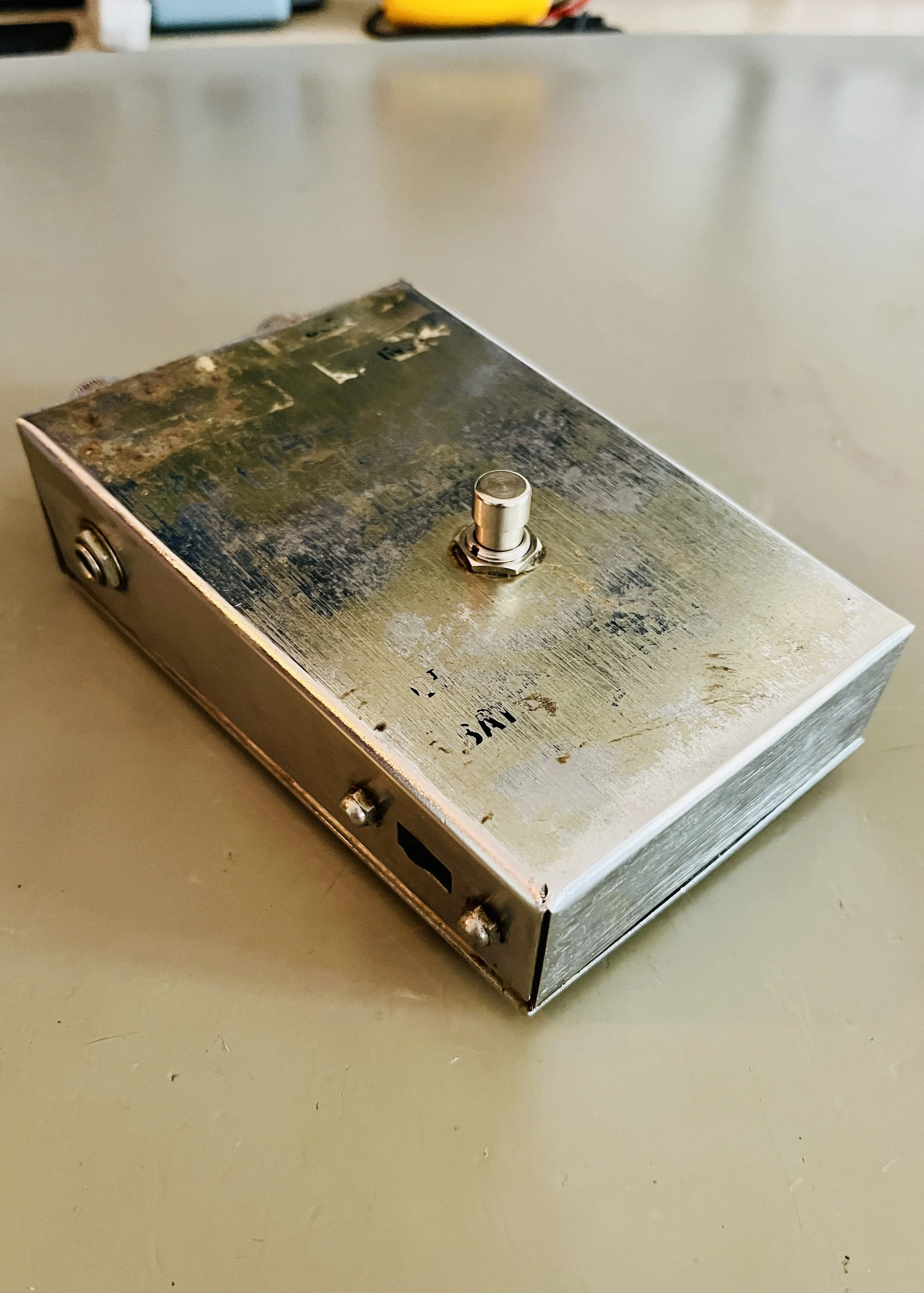 Side View/Battery Switch