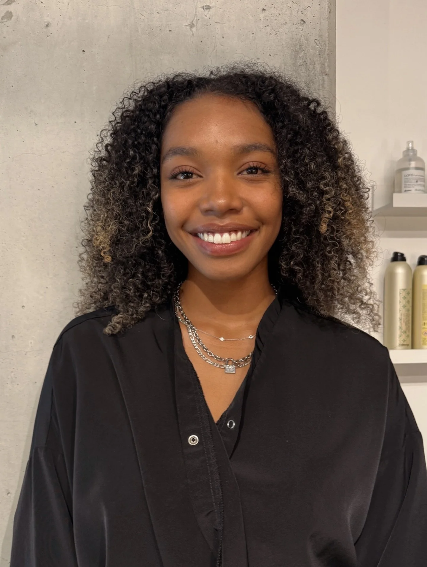 curly or textured hair? @hairbyleah.p has you☁️ 

#salonnearme #curlexpert #salonsandiego #salonaesthetic #salonowner