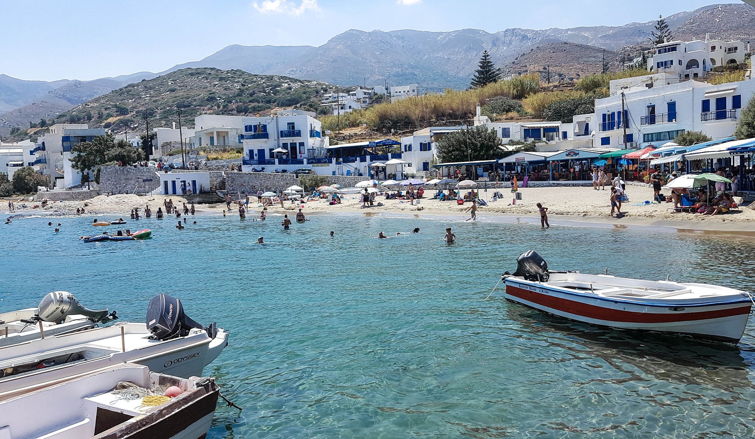 A highlight of Naxos island is Apollonas, an old port town tucked away in the most distant corner of the island and surrounded by rugged mountains.