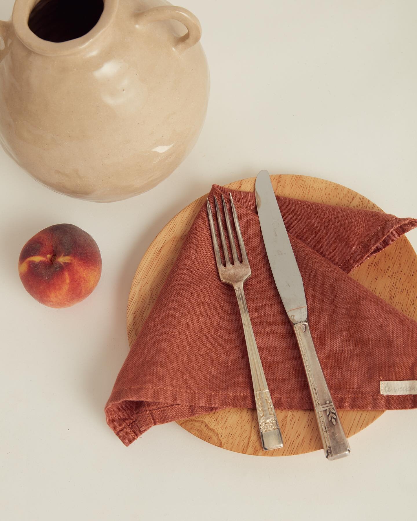 Blush linen picnic napkins in the perfect size for everyday use. Sold as a set of 4. Pictured here with gorgeous handmade urn by @sophiexsage