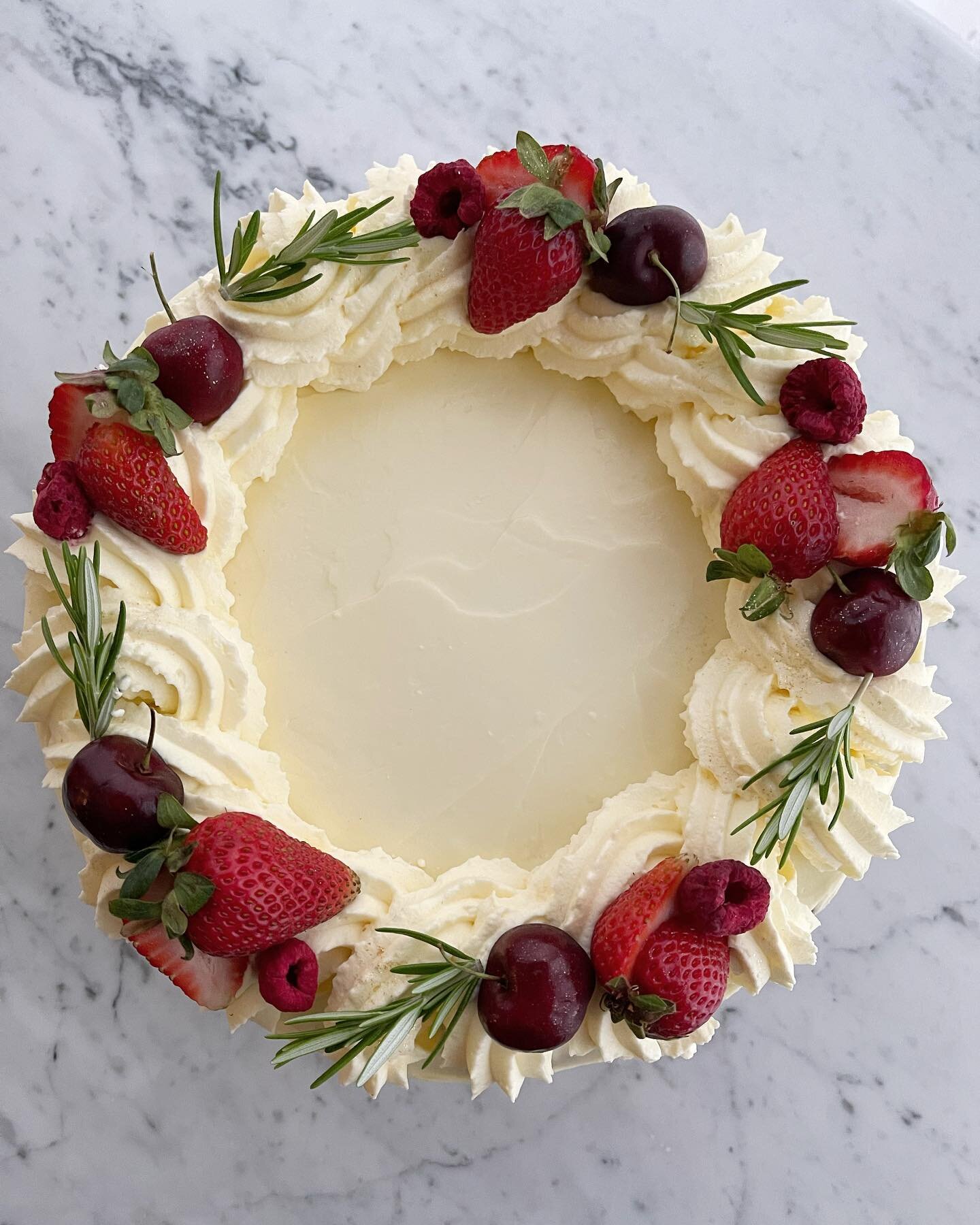 Xmas Cakes: Red Velvet Wreath! 

A dessert centrepiece for your festive gatherings! Filled with cream cheese, white chocolate buttercream, decorated with red fruits and rosemary sprigs.

Available 21-24th Dec with free pickup option. Order via our we