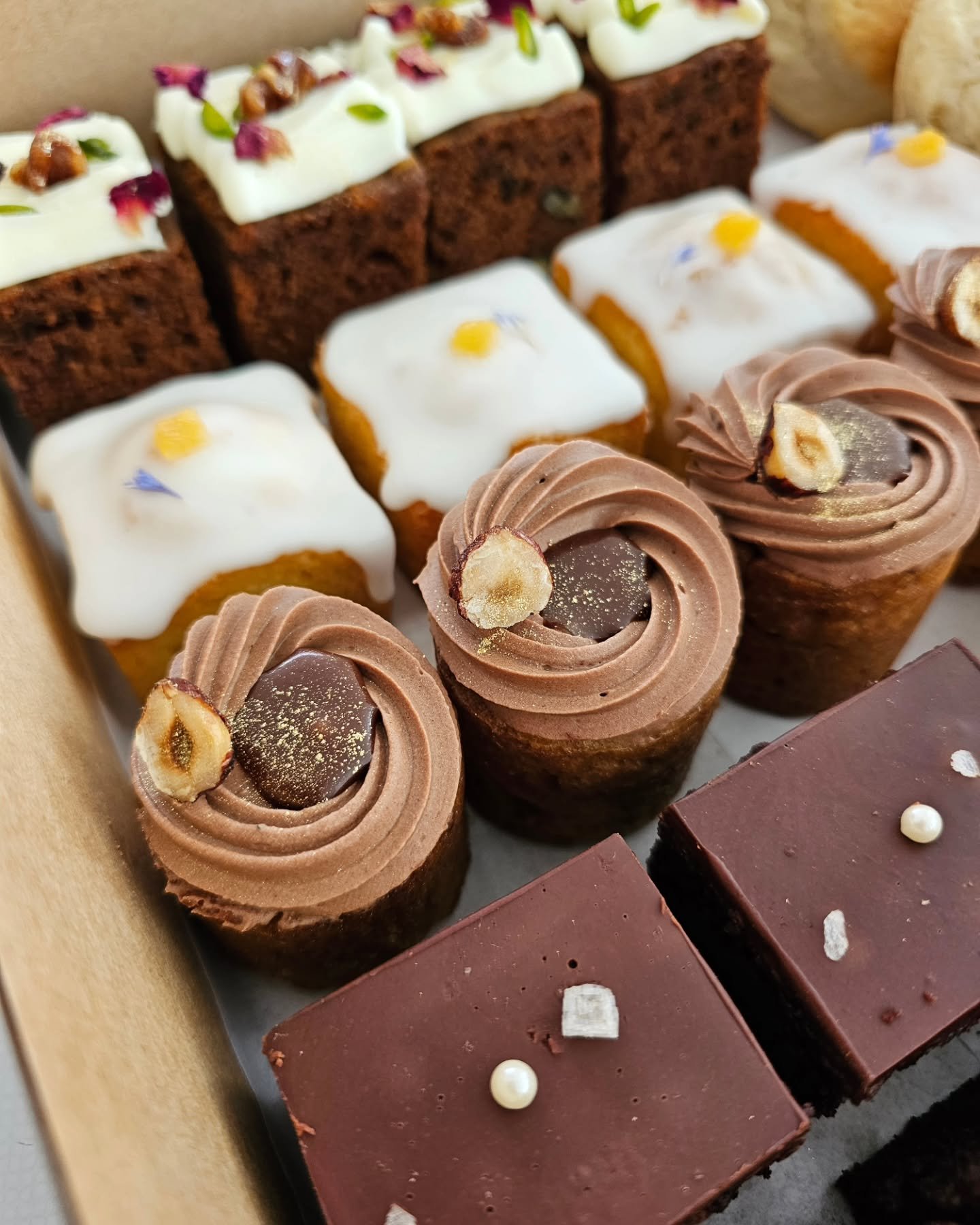 DESSERTS: Chocolate, hazelnut, caramel &amp; a bit of gold sparkle to make it special.

#dessertcanapes #sydneyfoodies #sydneydesserts #sydneycatering #sydneypastrychef 
#premiumdessert #highteahampers #highteabox #dessertcatering #dessertcateringsyd