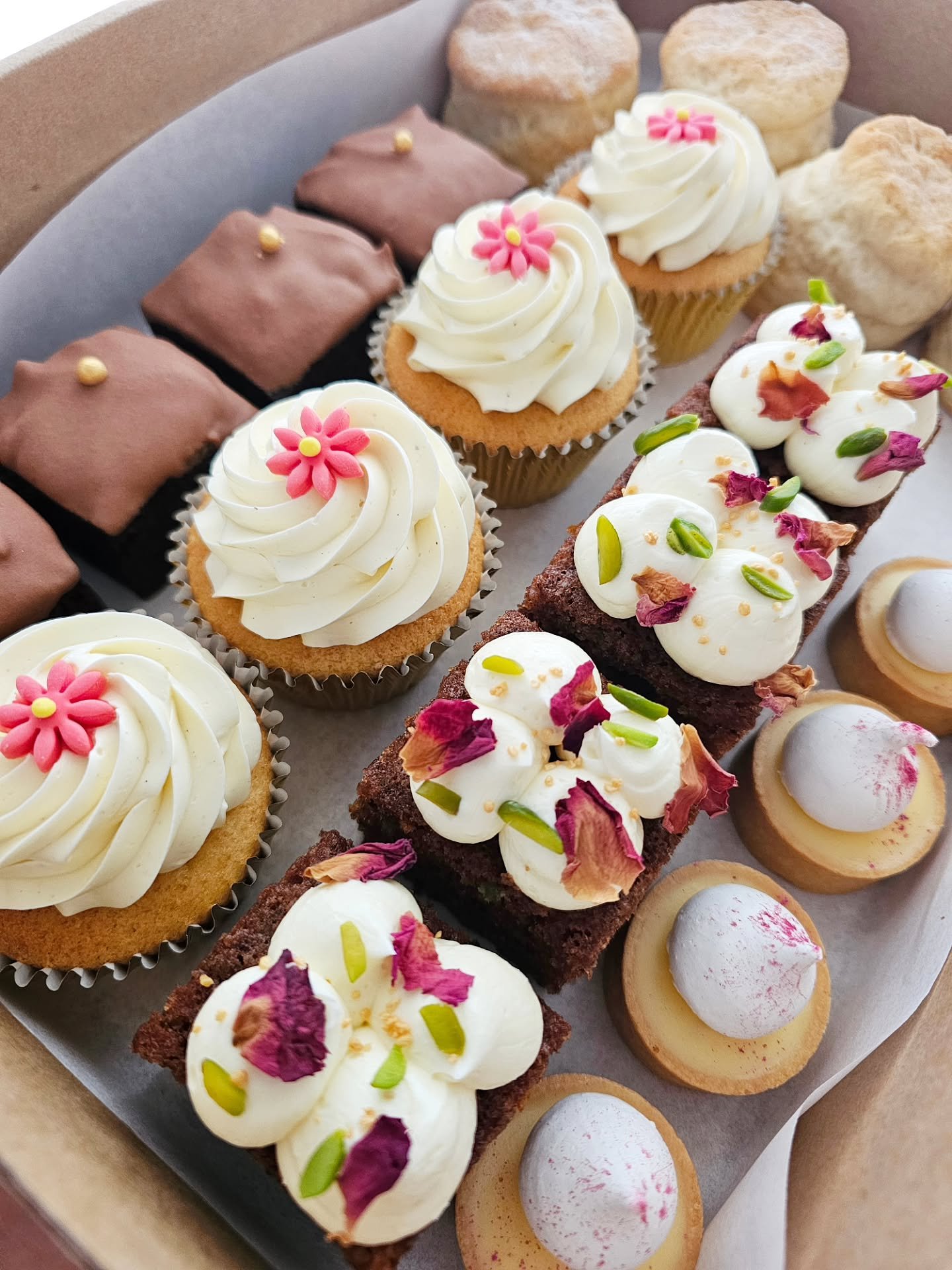LIFES TOO SHORT! So make sure you celebrate with good cake 🍰🧁🎂

#sydneypastrychef #sydneydesserts #sydneycatering #sydneyfoodies #lifestooshort