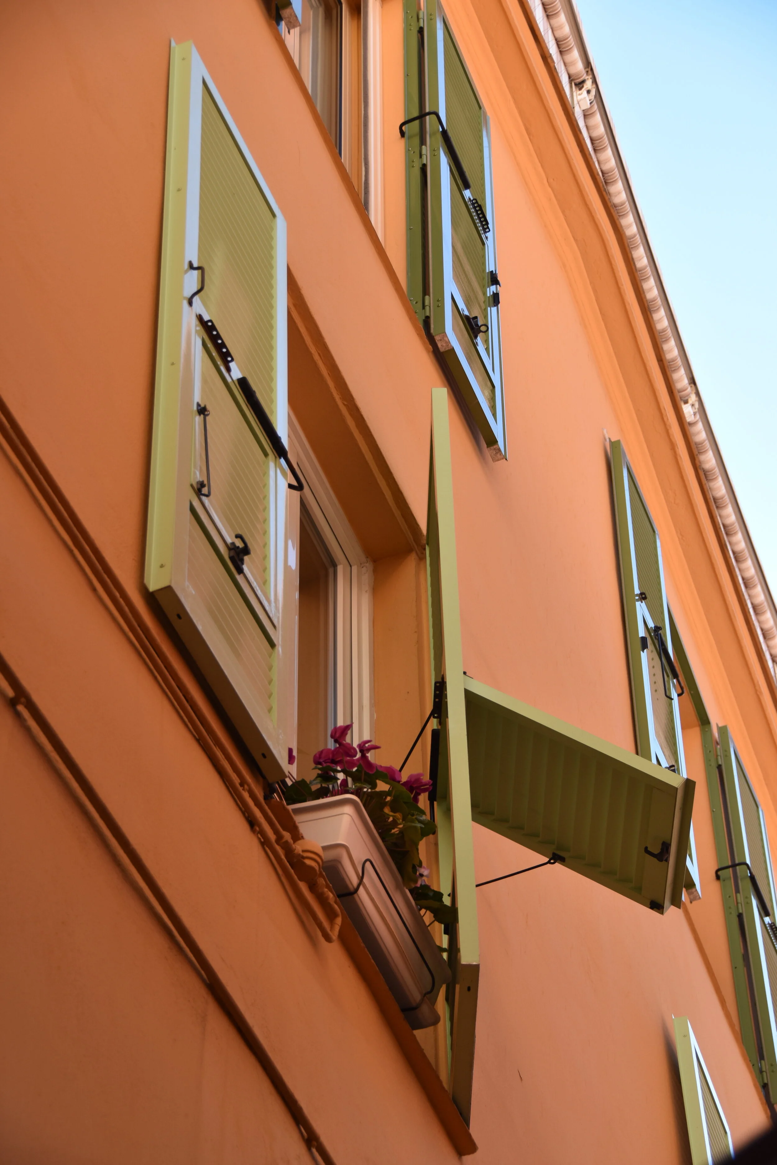  Vibrantly painted window sill in Monaco (January 11, 2020) 