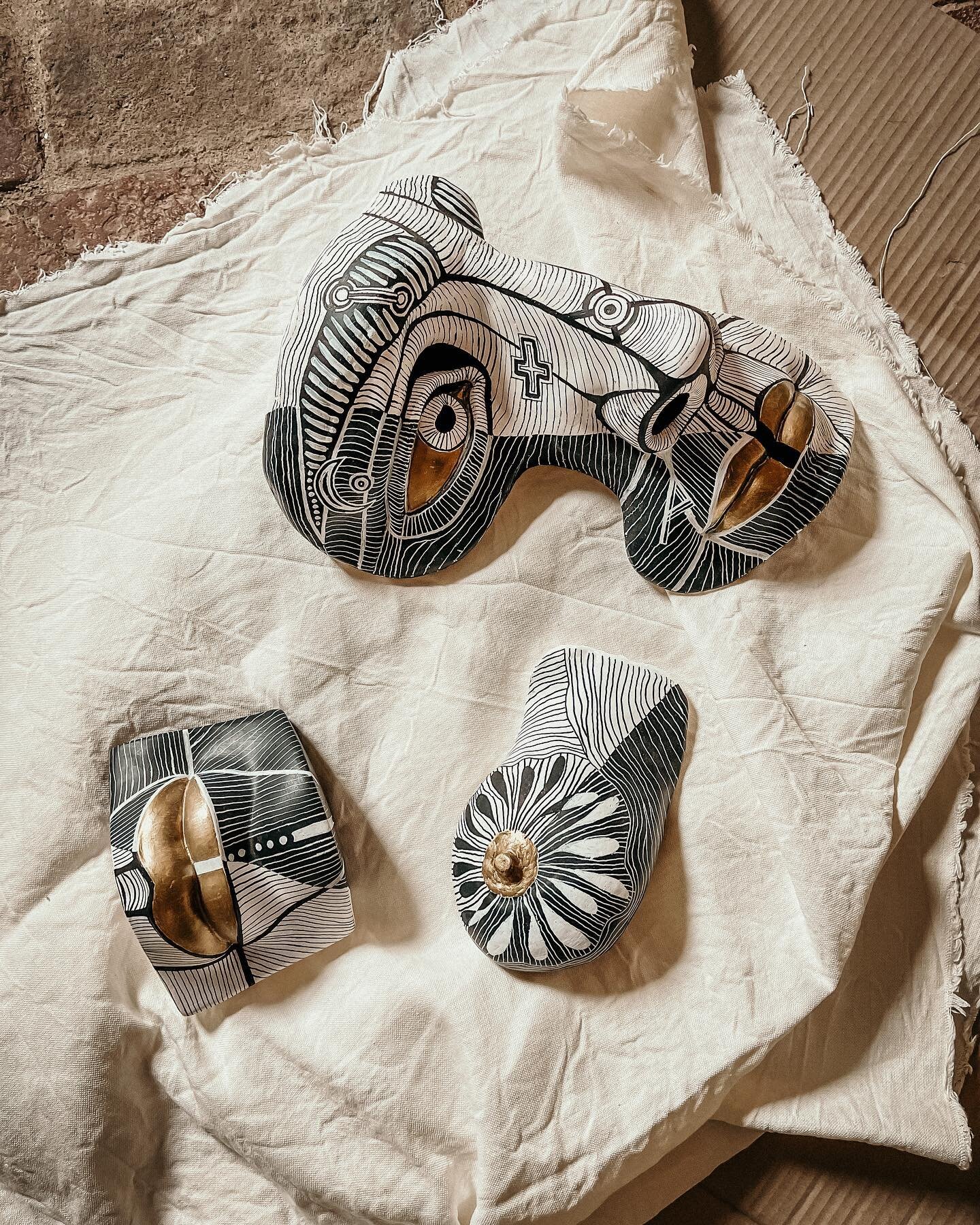 Some things my hands made a long time ago, now hanging out on a Tuscan monastery floor;) 
&bull;
&bull;
&bull;
#sculpture #illustration #poetry #beneaththesurface