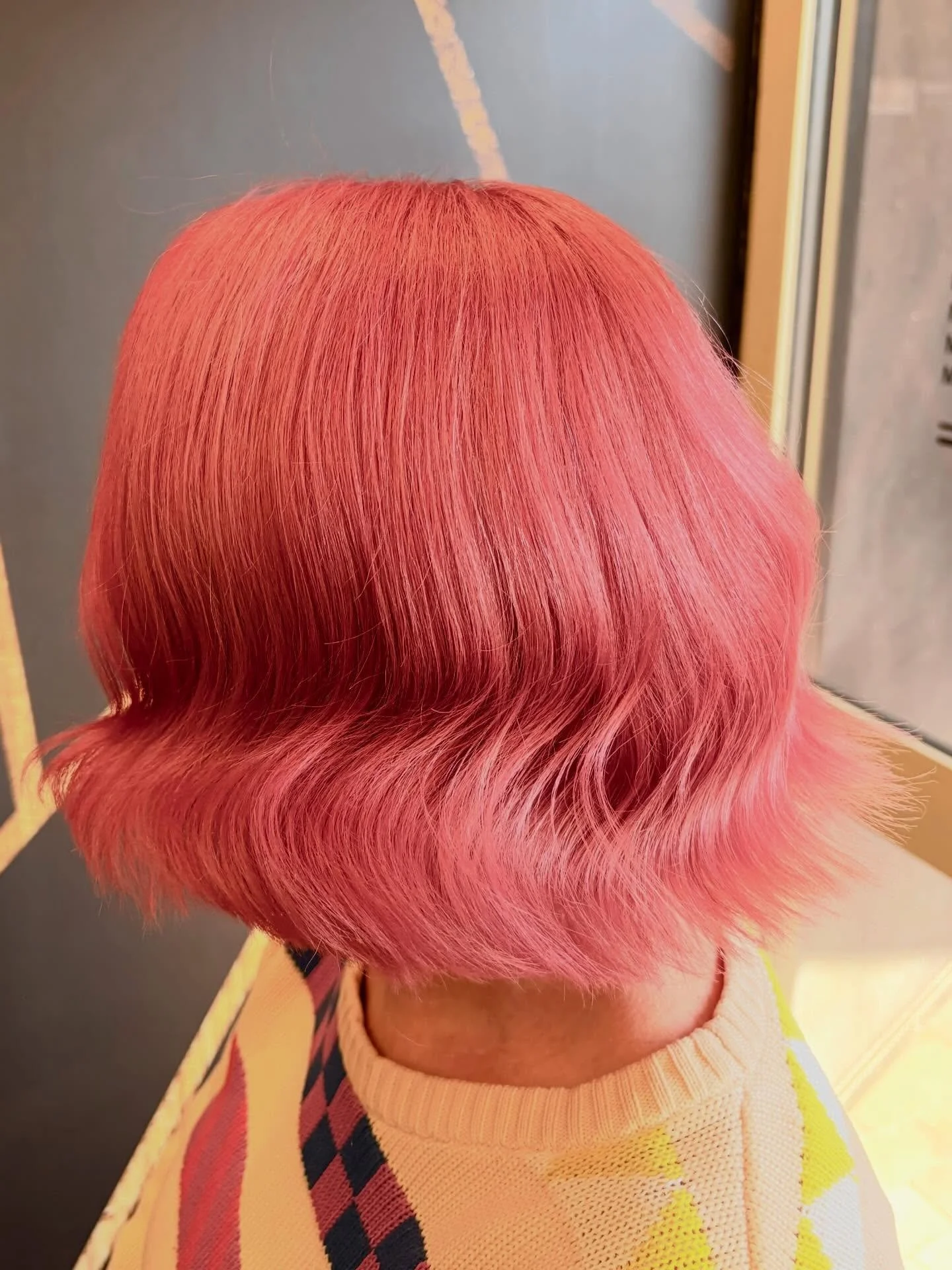 We are peachy keen 🍑 for this look hair by @leslie_henshaw using @mukhaircare_global @mukhaircare_global 30g 000 15g 9.65 15g 9.53 dash of 77.62 20vol #muk #mukhaircare #colourist #colorist #haircolourist