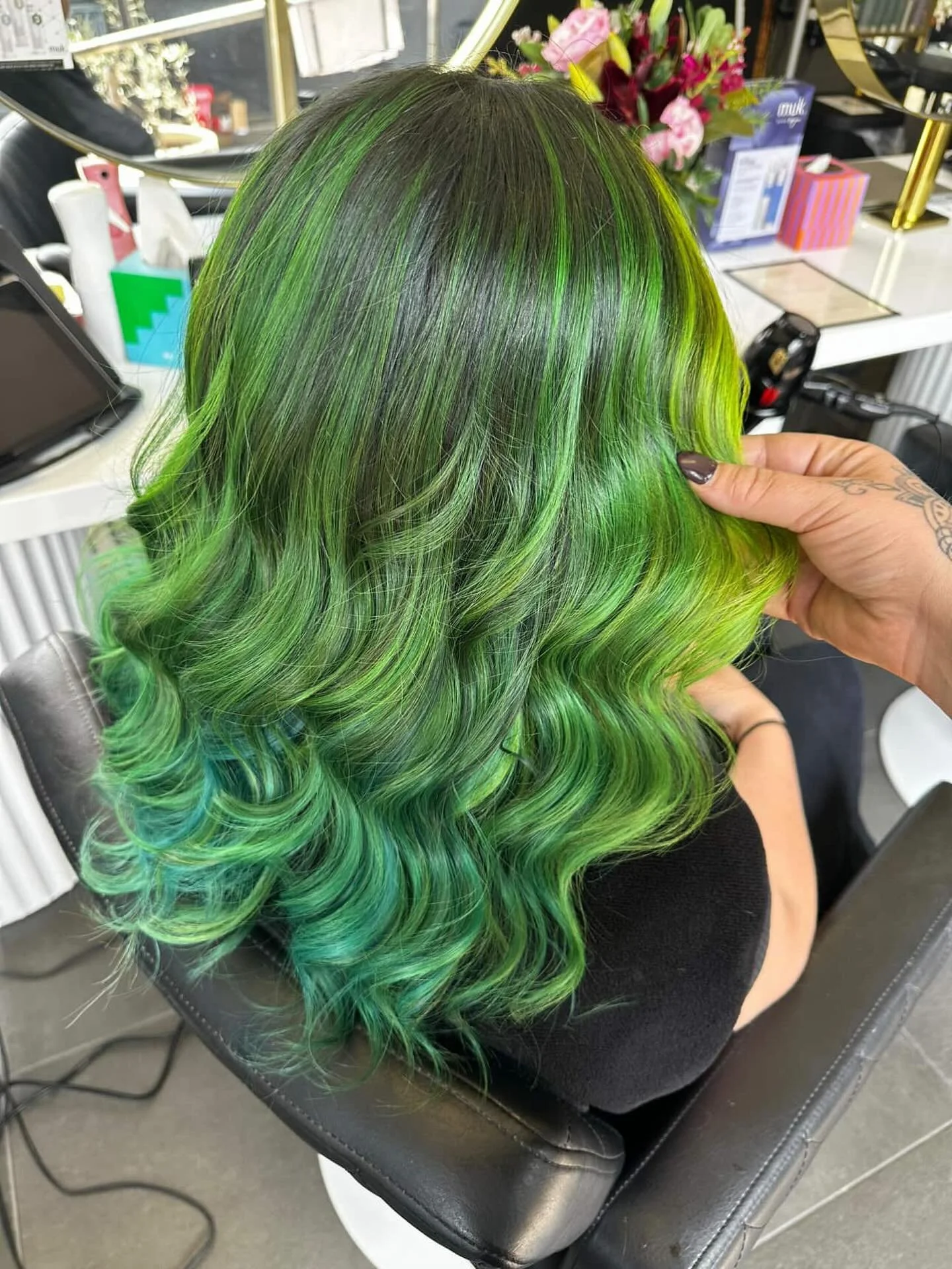 This is stunning 😍 beautiful hair by @hairbytavia___ using @mukhaircare_global @mukhaircare_professional hybrid lightener and 20vol. Then vivids apple green, emerald green and sea blue #muk #mukhaircare #colourist #colorist #haircolourist #haircolor