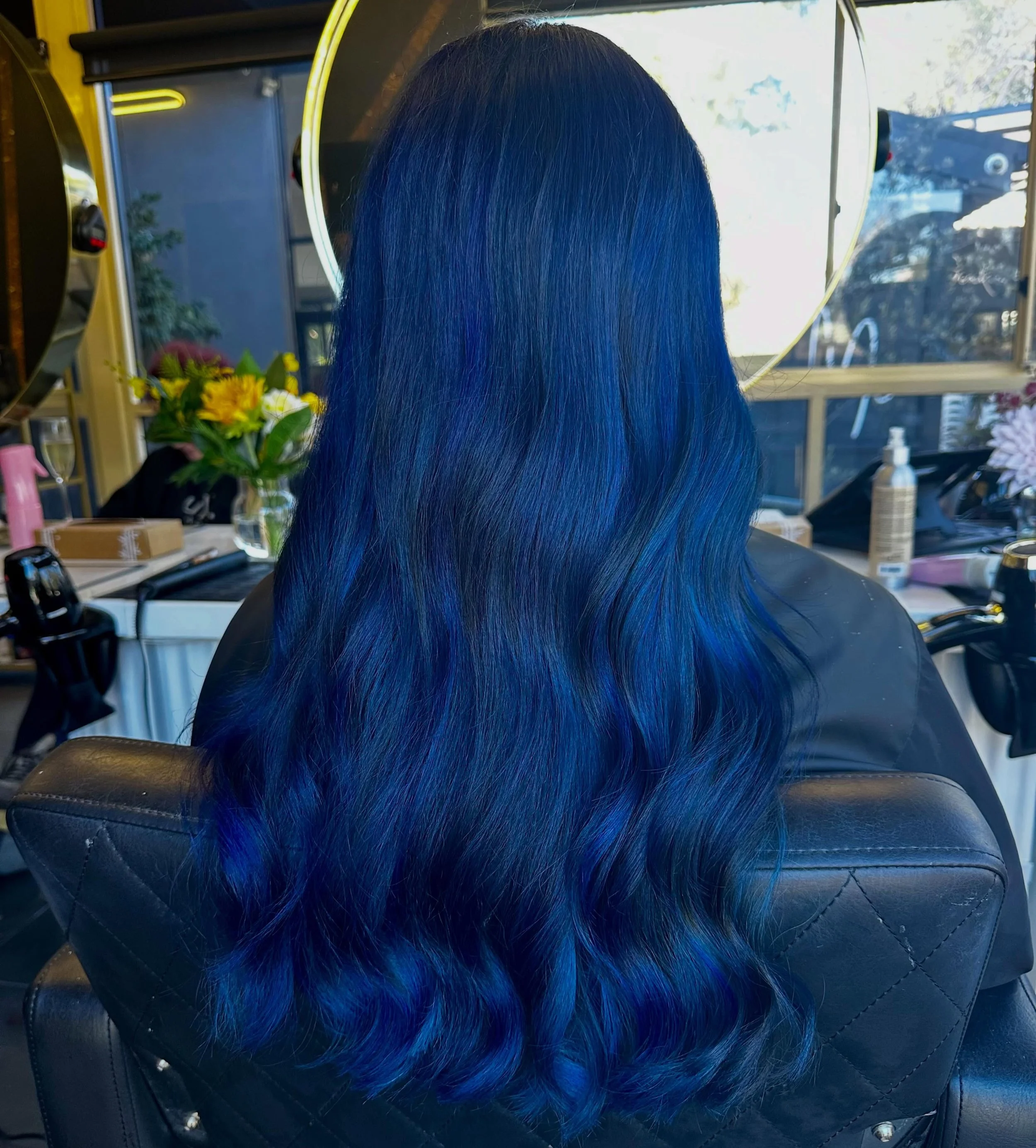 We are feeling anything but blue about this amazing colour by @hairbytavia___  using @pravana.australia @pravana @evolvehairconcepts pure lights and 20vol rinsed then @pravana new all nighter #canberrahairdresser #canberracolourist #canberrasbesthair