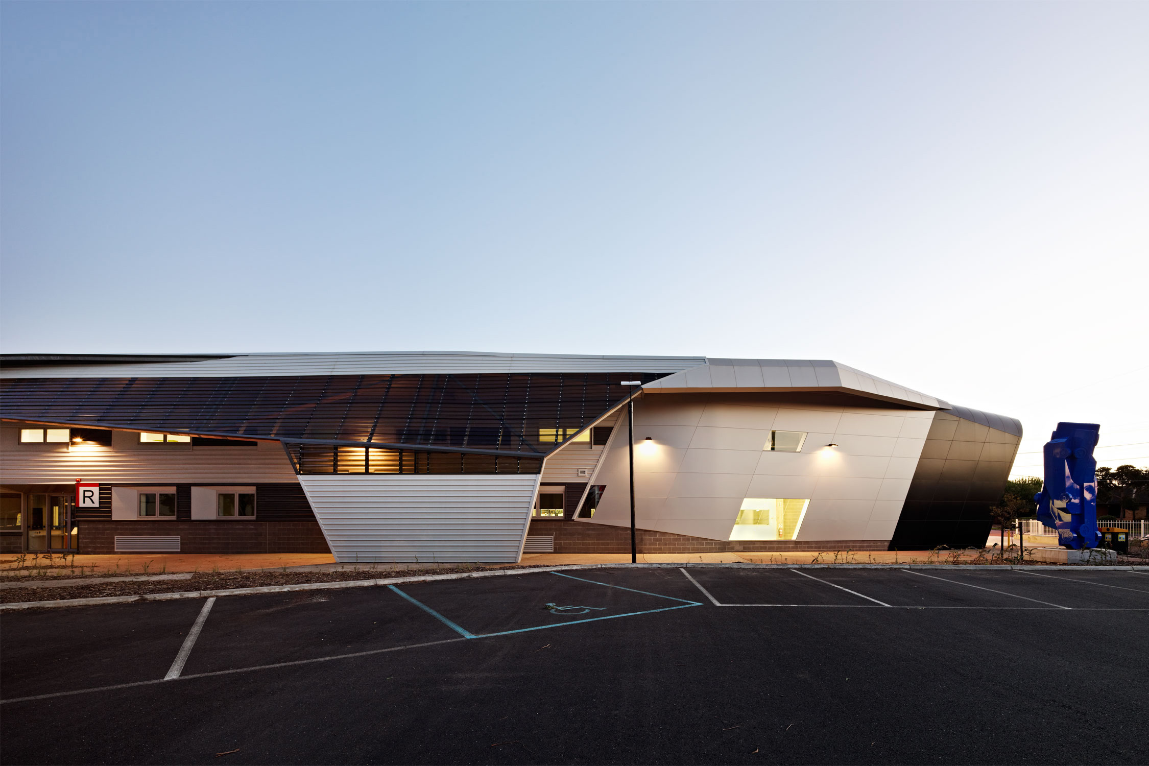 Paul Morgan Architects Chisholm Institute, Automotive and Logistics Centre