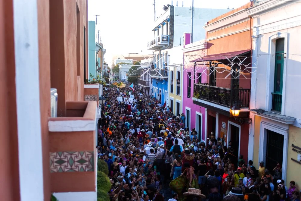 Travel bloggers de Latinoamérica llegan a PR para disfrutar de las Fiestas de la Calle San Sebastián