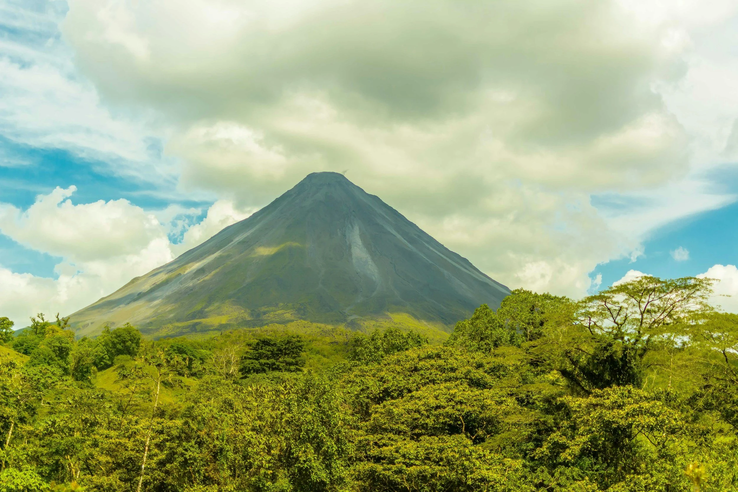Destinos en América donde puedes ver volcanes