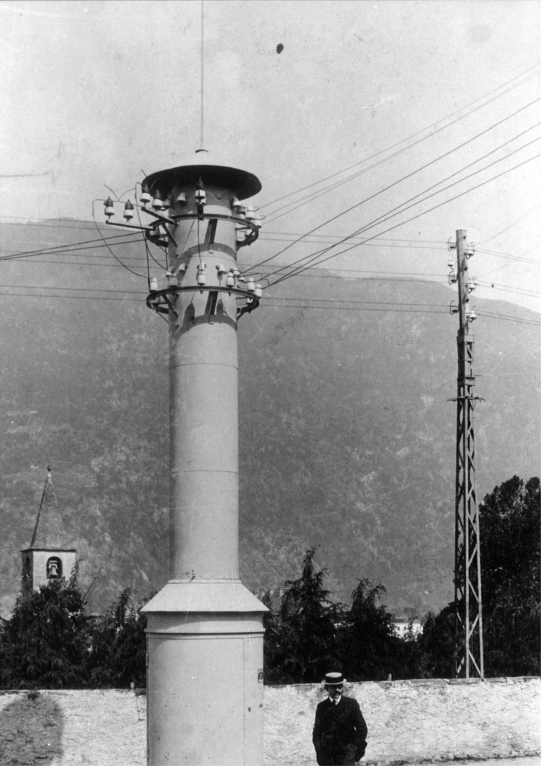 Cabina_trasformazione_cilindrica_Ravecchia_costruzione1891_foto1926.jpg