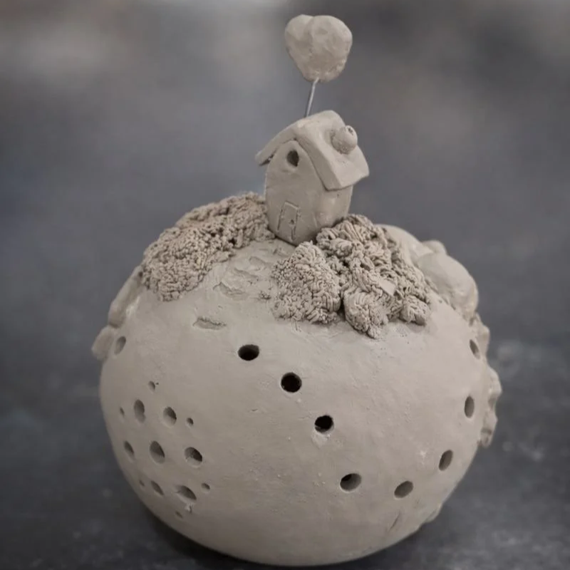 CERAMICS: COUNTRYSIDE TEALIGHT HOLDER