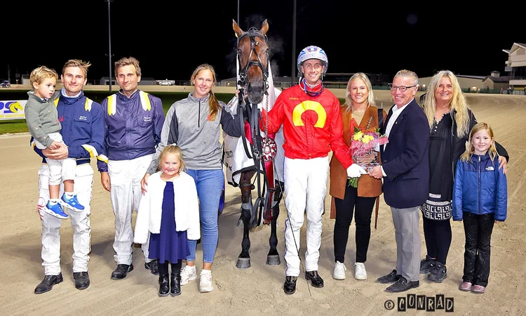 Nezuko Kamado S after the Breeders Crown 3-Year-Old Filly Trot