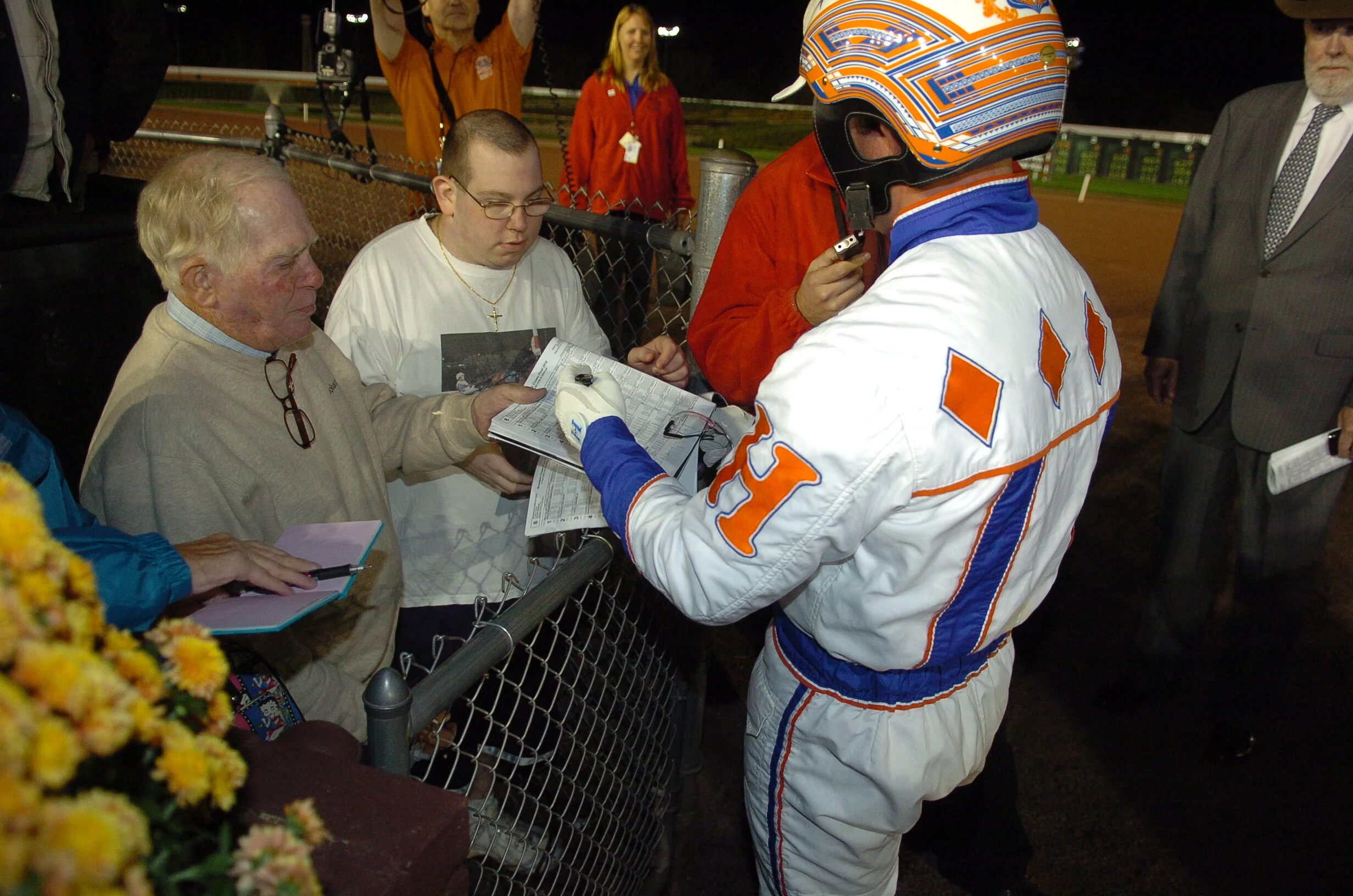 Hudon signs autographs 4.JPG