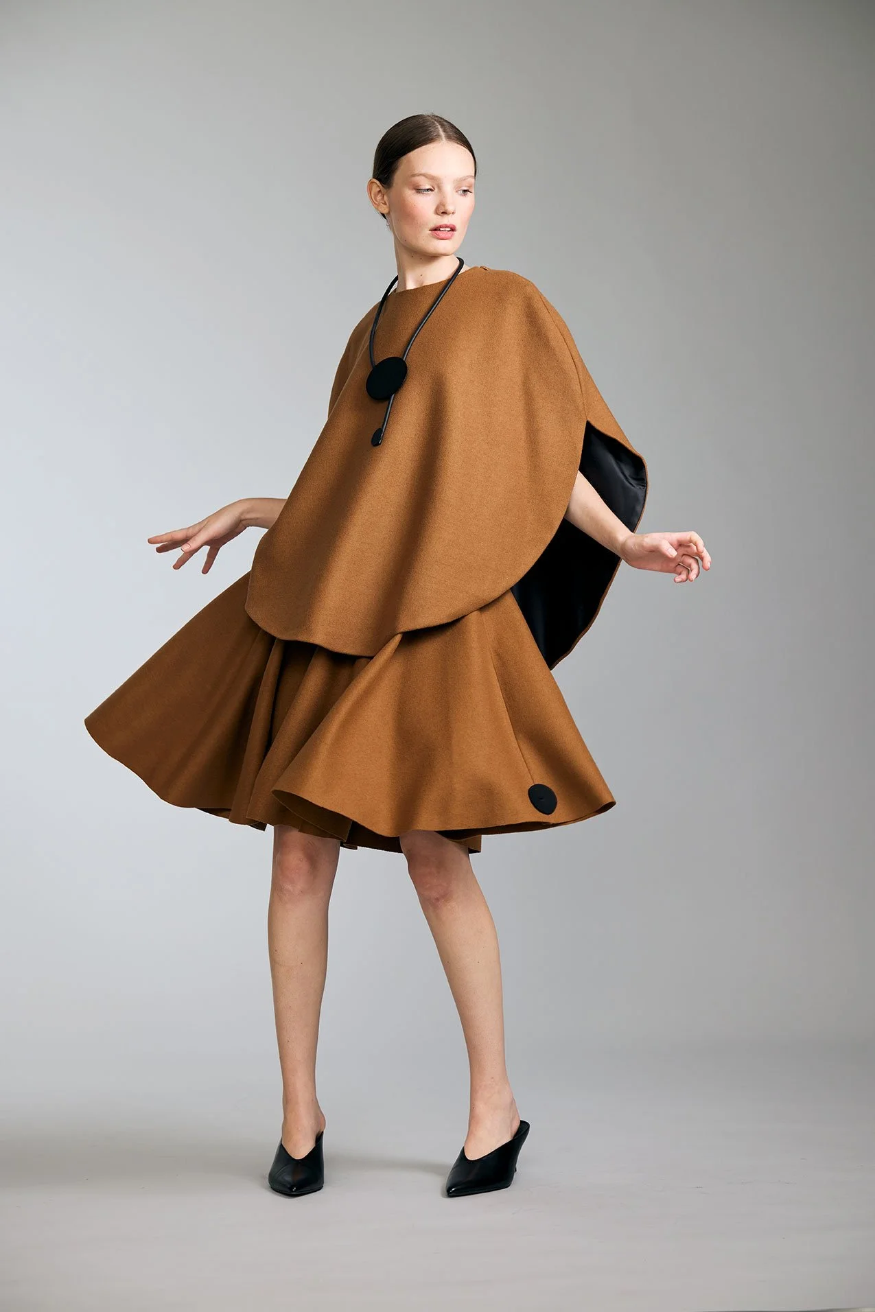 Look20-Shot23-01-23_MochaCircleSkirt_LinedWoolFeltwithZipperHookCloseandBlackElasticWaistband_kottkomm_circlecollection.jpg