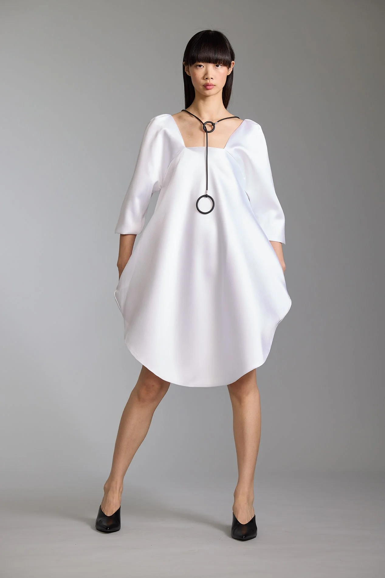 Look27-Shot30-3_PocketCircleDress_WhiteMikadoBlendSlipoverwithSidePocketsandShoulderTuckedSleeves_kottkomm_circlecollection.jpg