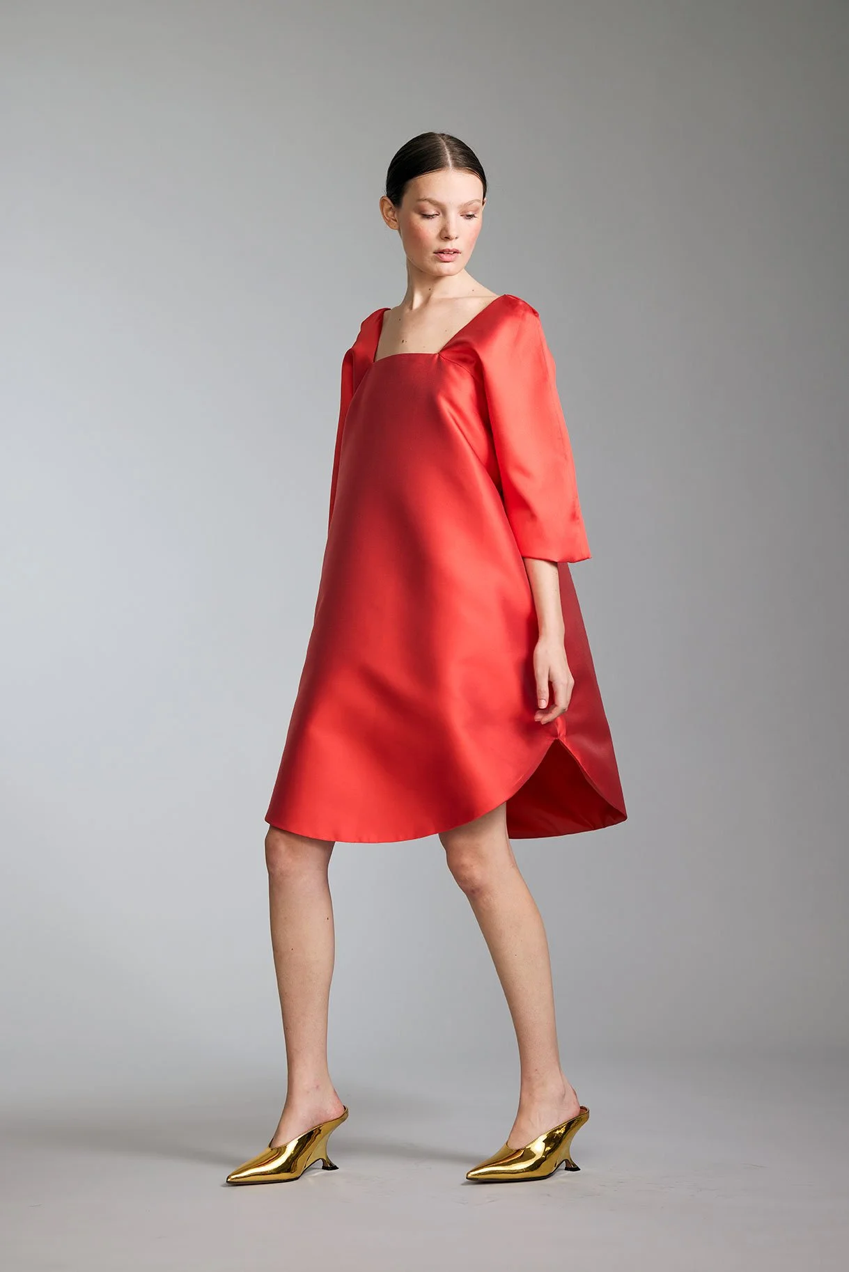 Look9-Shot11-6_DayDress_TomatoRedMikadoBlendWithSidePockets_kottkomm_circlecollection.jpg