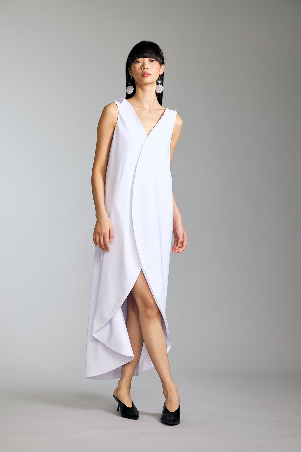 Look24-Shot27-15_MiddyDress_SlipoverInWhiteMatteSatinwithDoubleFabricLining_kottkomm_circlecollection.jpg