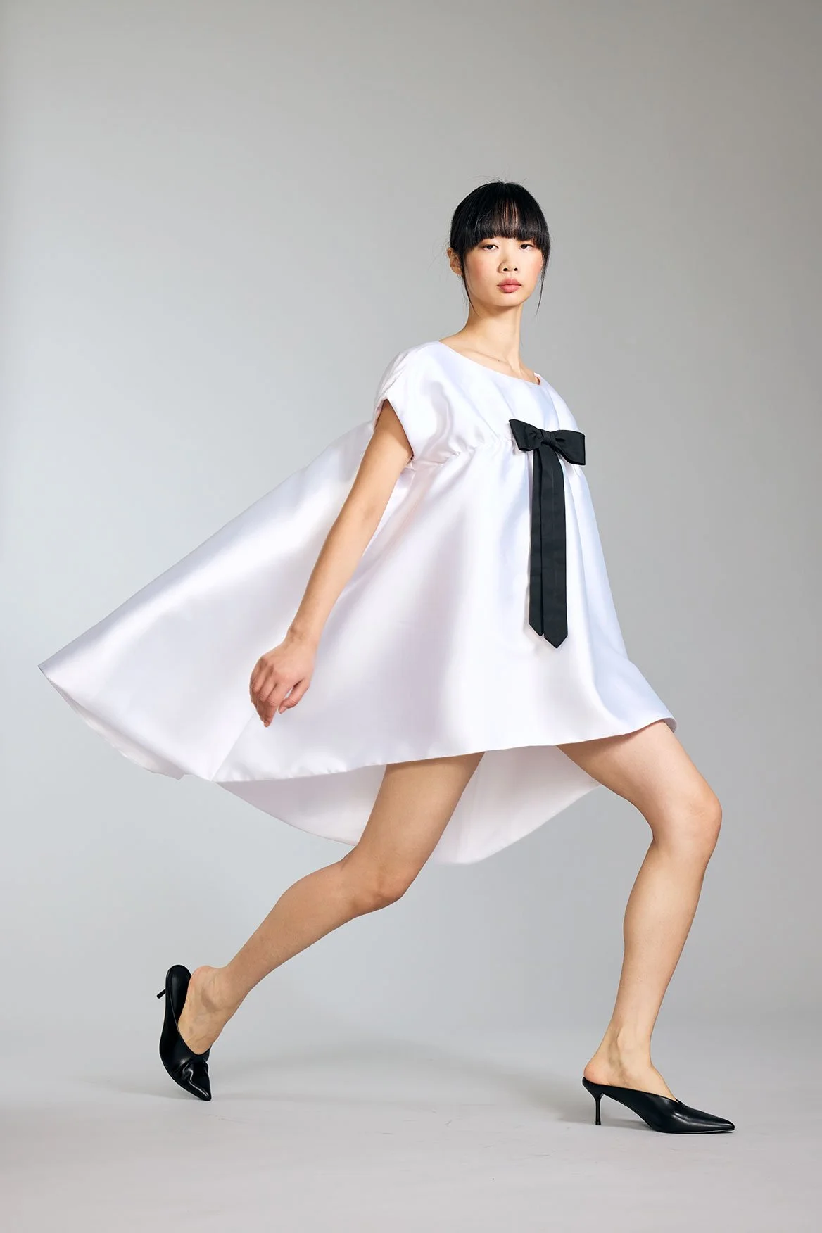 Look13-Shot15-9_BabyDollDress_WhiteMikadoBlendLinedWithBlackBow_kottkomm_circlecollection.jpg
