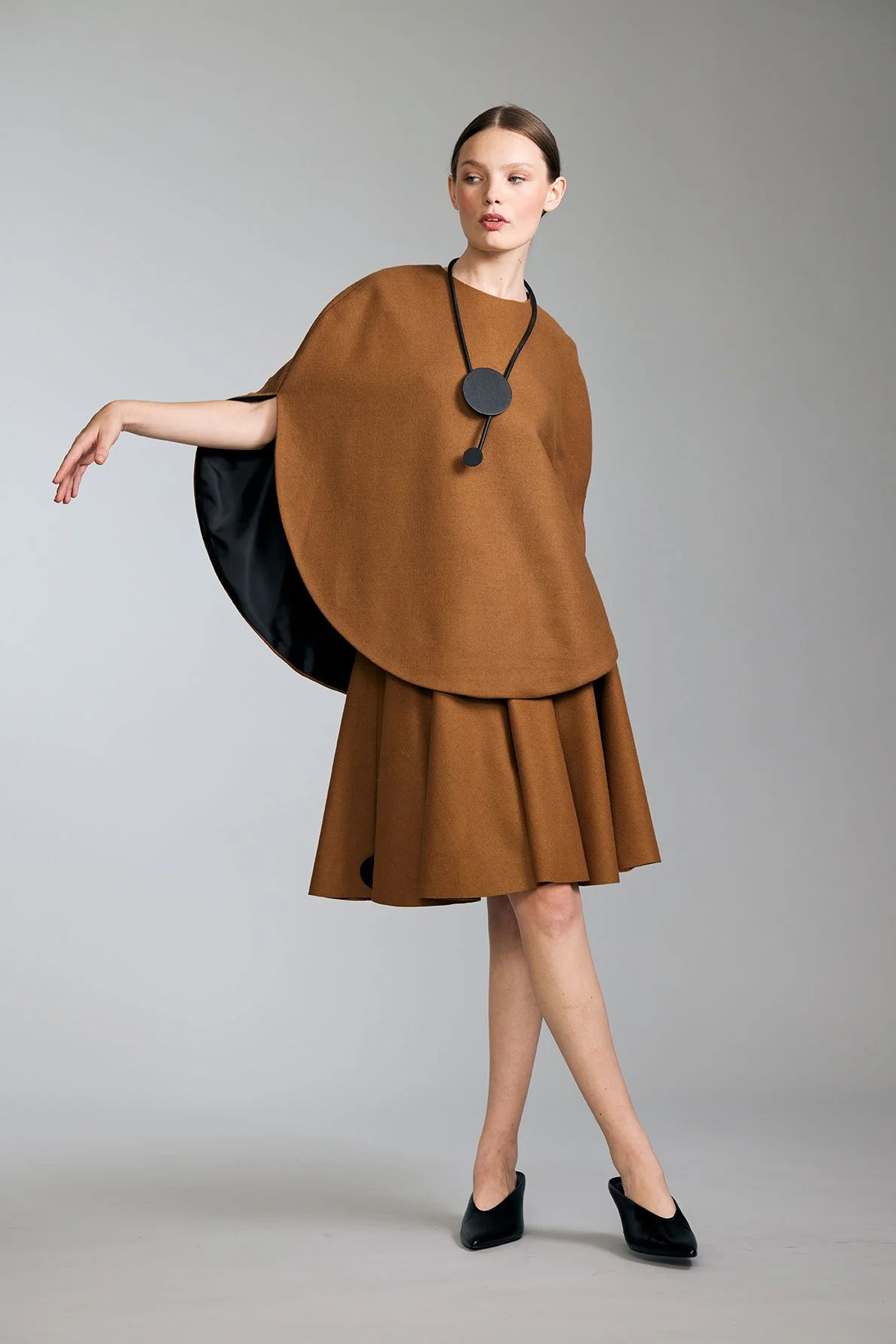 Look20-Shot23-01-03_MochaCircleTop_LinedWoolFeltwithShoulderZipandBlackNecklaceIncluded_kottkomm_circlecollection.jpg